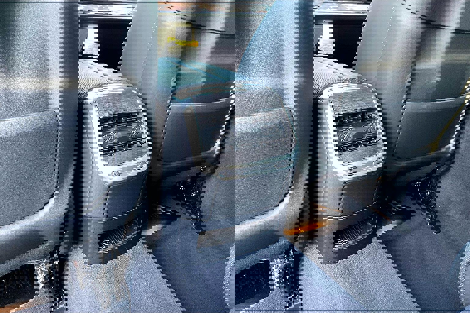 Used 2025 BMW i7 xDrive60 w/ Executive Package image 33