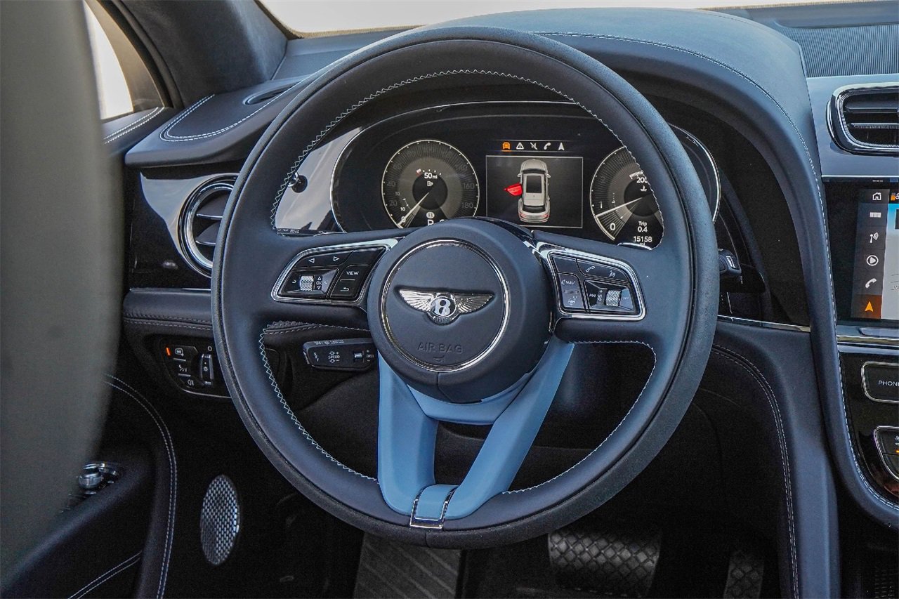 Used 2023 Bentley Bentayga image 38