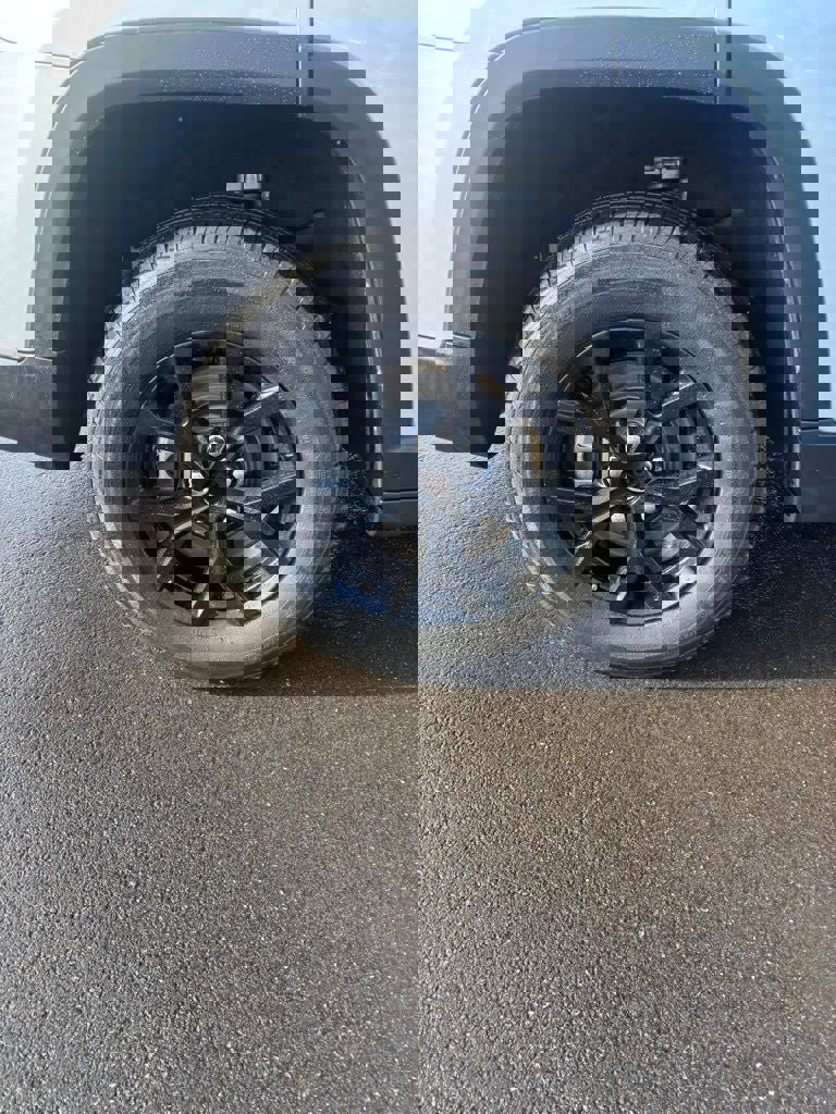 Used 2024 Jeep Grand Cherokee L Laredo image 26