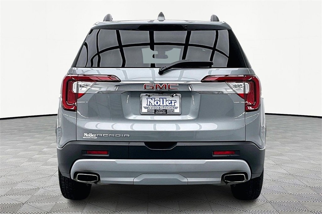 Used 2023 GMC Acadia SLE w/ Driver Convenience Package image 4