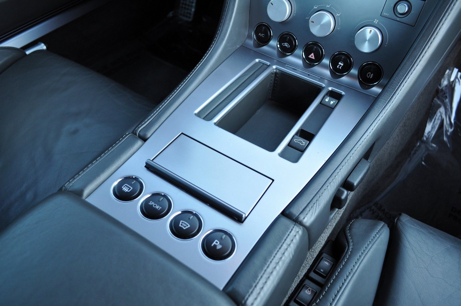 Used 2006 Aston Martin DB9 Coupe image 40