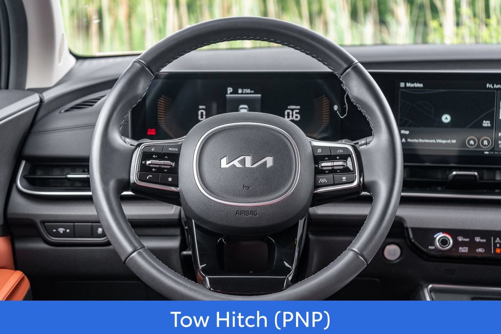 Used 2025 Kia Carnival EX FWD image 16