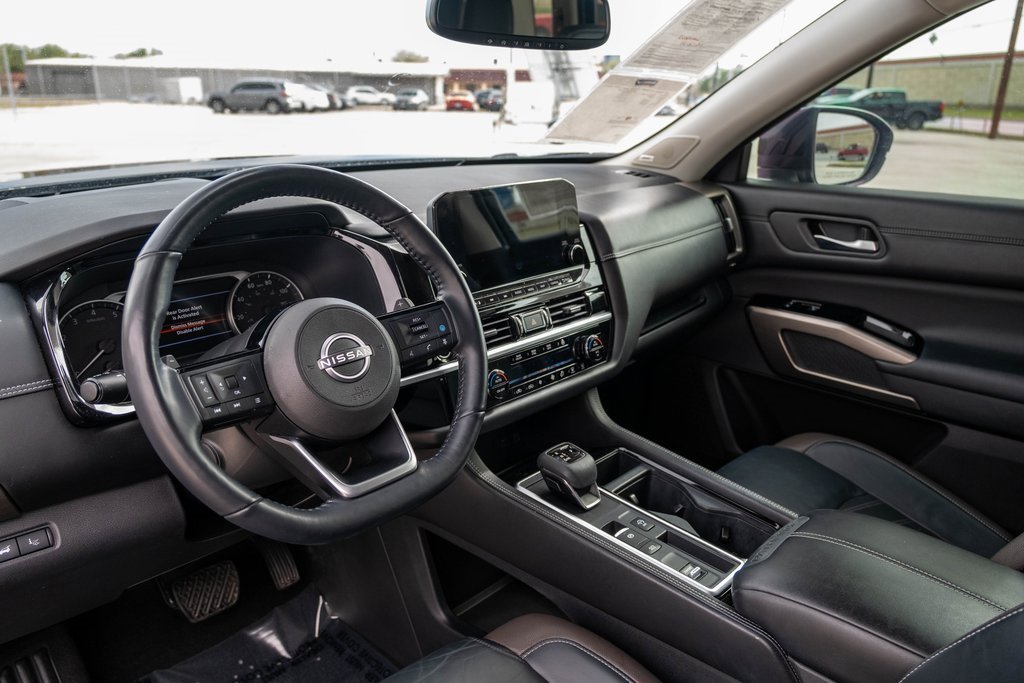 Used 2022 Nissan Pathfinder Platinum w/ Cargo Package image 14