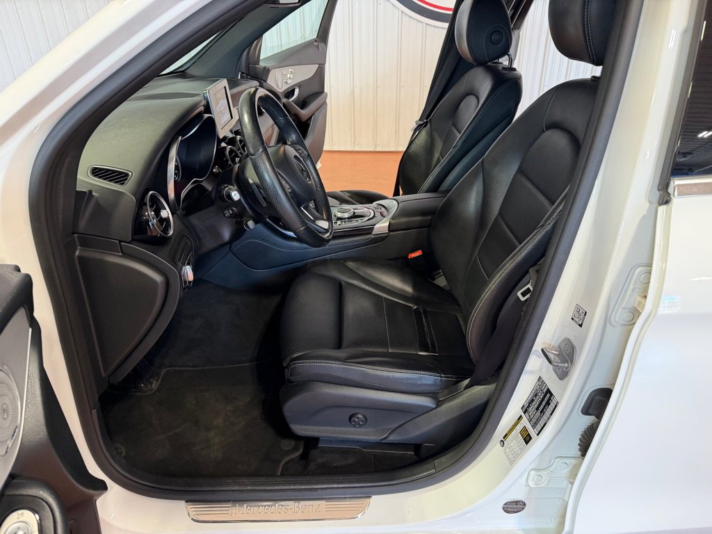 Used 2017 Mercedes-Benz GLC 300 4MATIC image 17