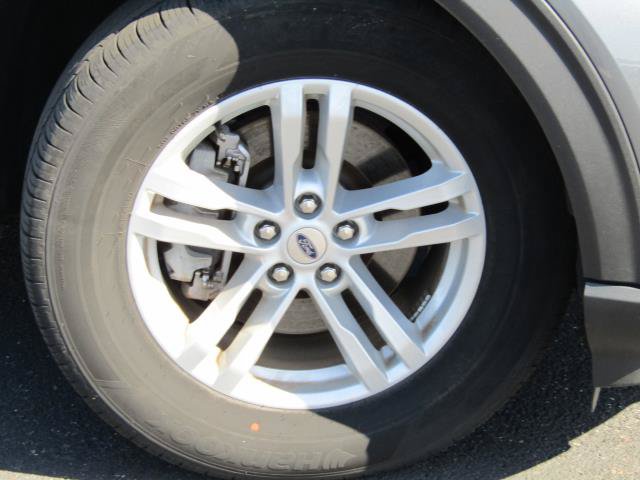 Used 2024 Ford Explorer XLT w/ Equipment Group 202A AWD/4WD image 6