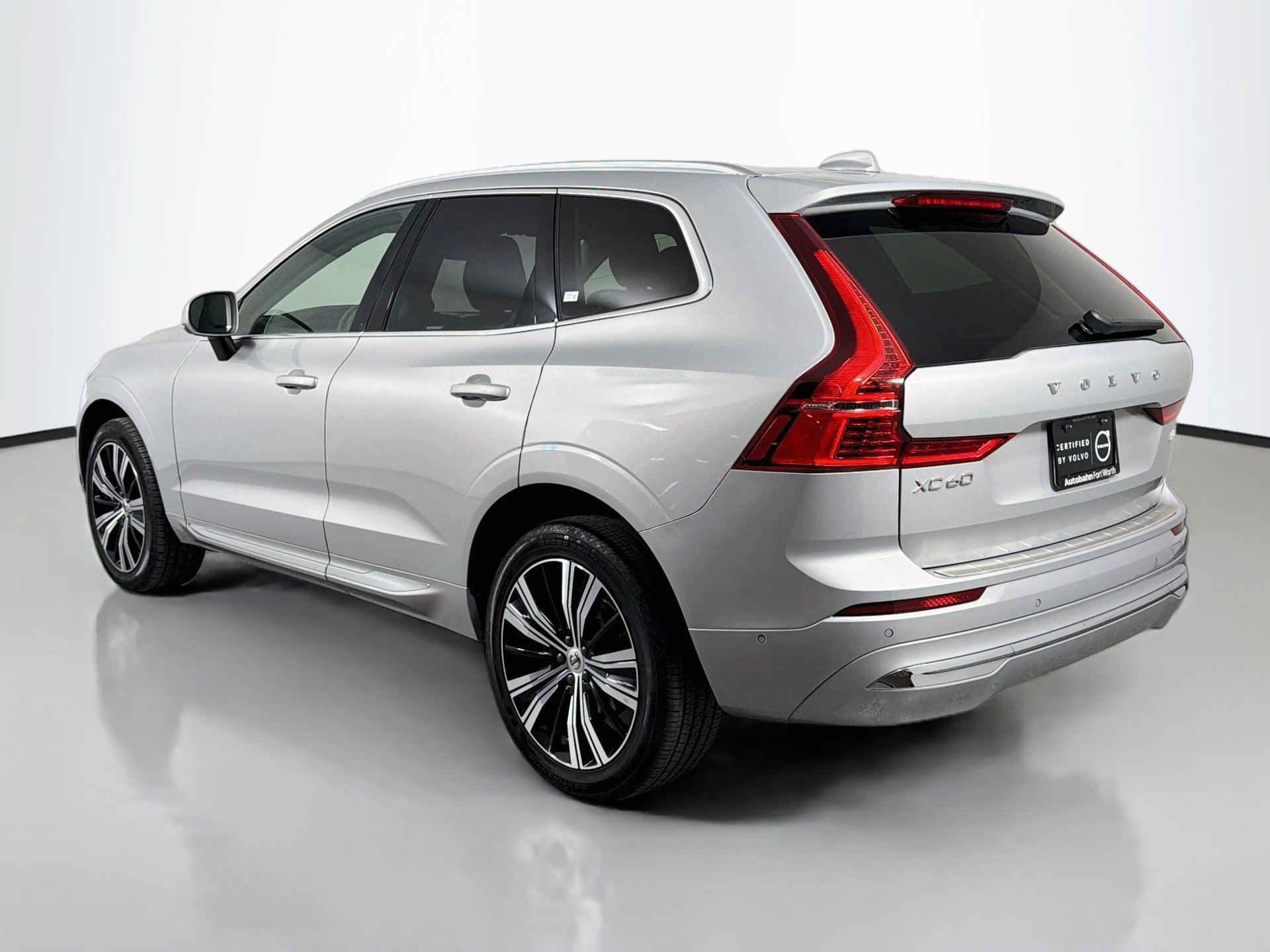 Certified 2023 Volvo XC60 B5 Ultimate w/ Climate Package FWD image 8