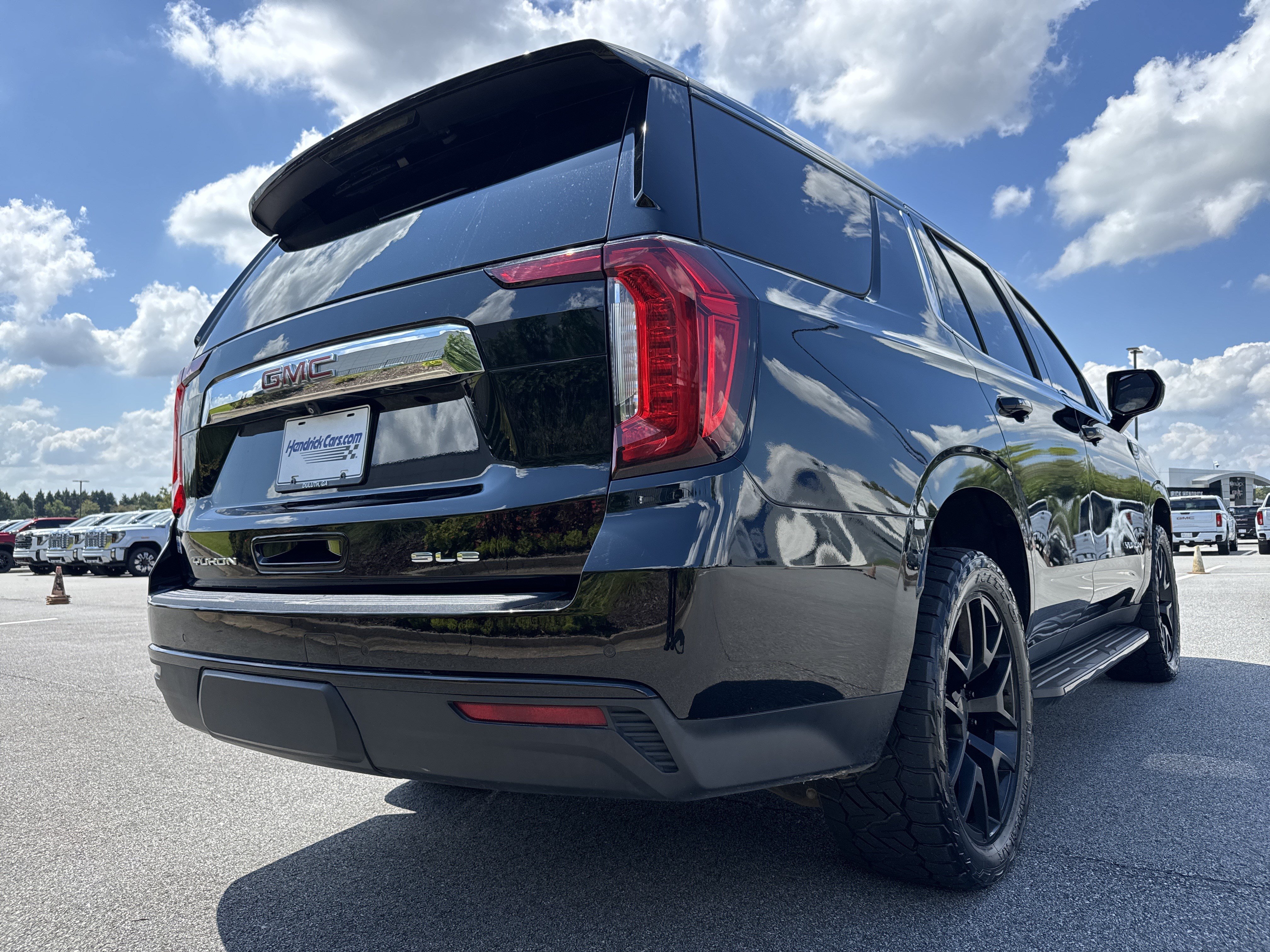 Used 2022 GMC Yukon SLE w/ Gmc Pro Safety Plus Package AWD/4WD image 10