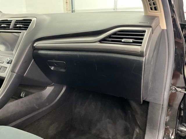 Used 2020 Ford Fusion SE image 11