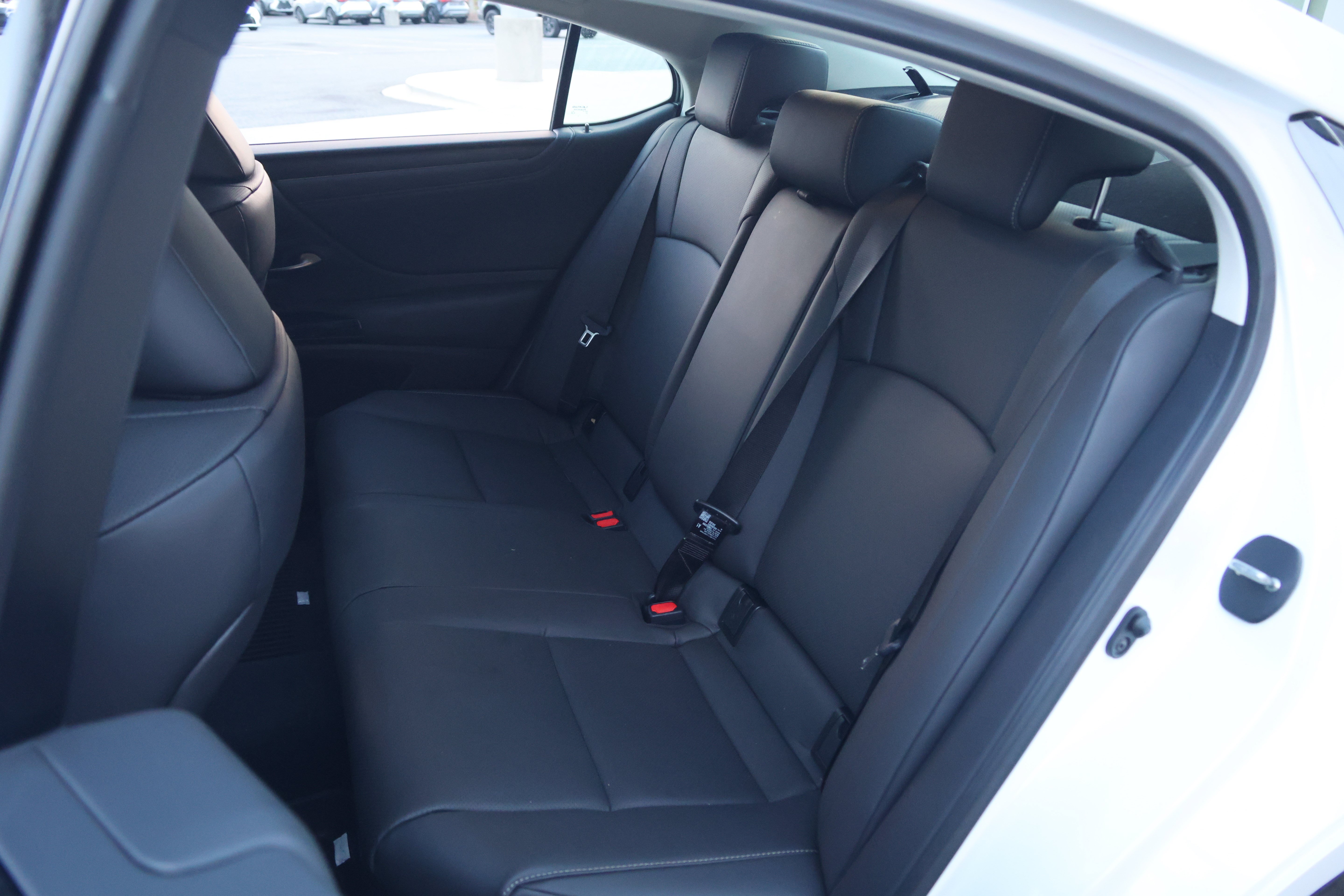 Certified 2025 Lexus ES 300h w/ Premium Package FWD image 35