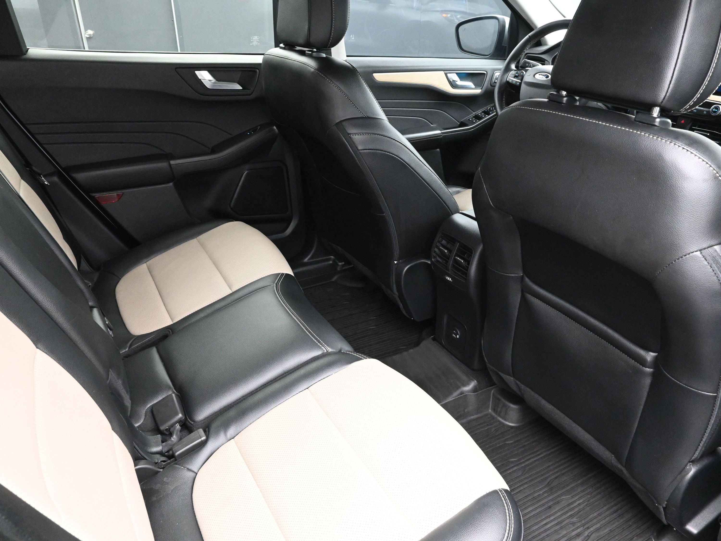 Used 2022 Ford Escape Titanium w/ Titanium Elite Package image 24