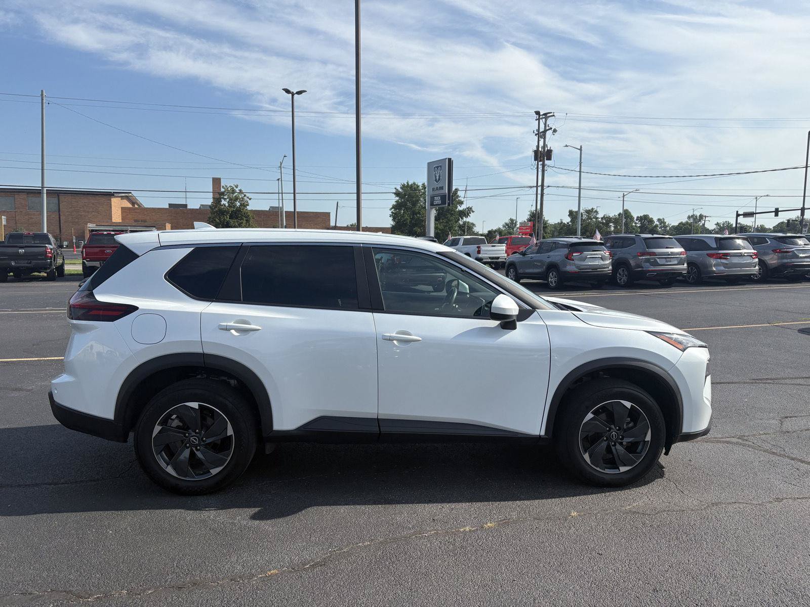 Used 2025 Nissan Rogue SV AWD/4WD image 25