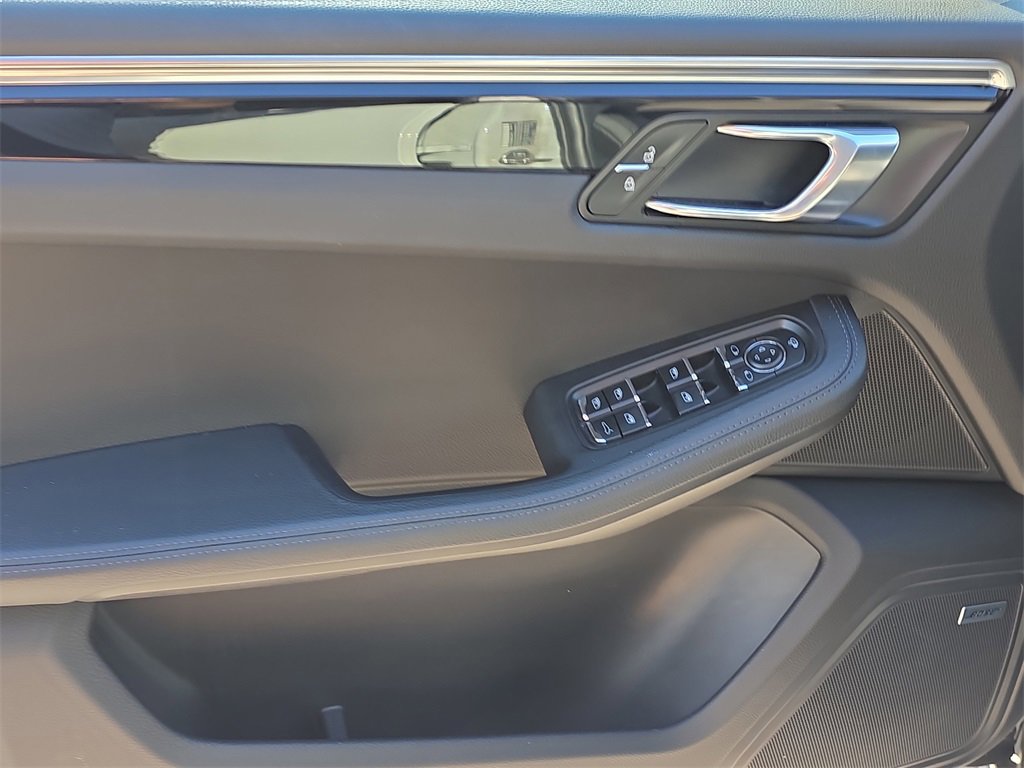 Certified 2022 Porsche Macan image 24