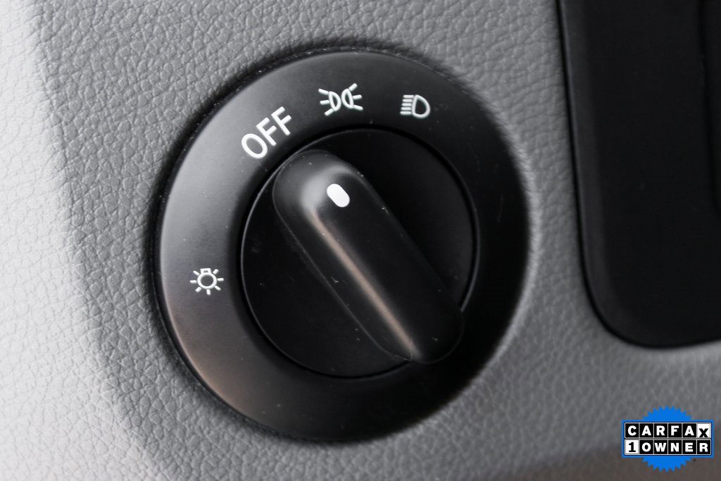 Used 2018 Nissan NV 2500 S image 17