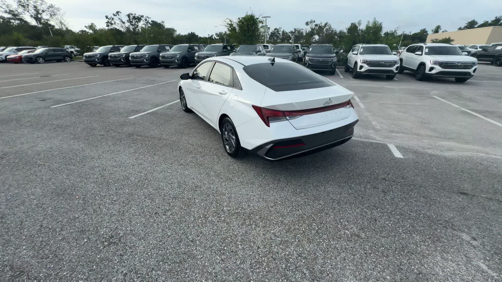 Used 2024 Hyundai Elantra SEL FWD image 6