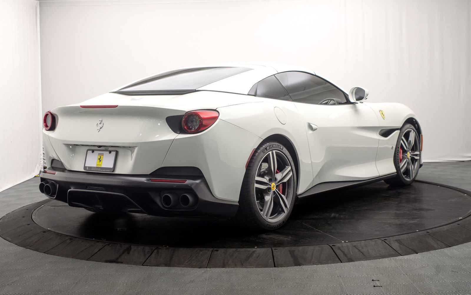 Used 2019 Ferrari Portofino RWD image 12