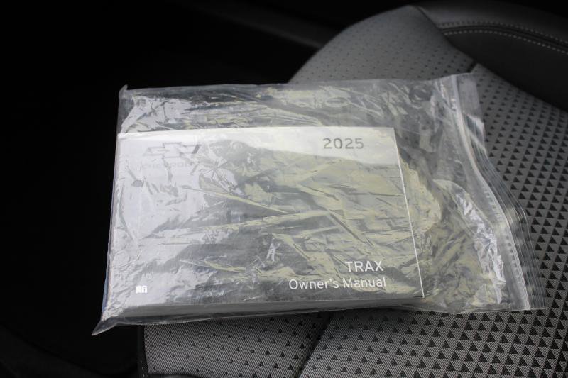 Used 2025 Chevrolet Trax LT image 37