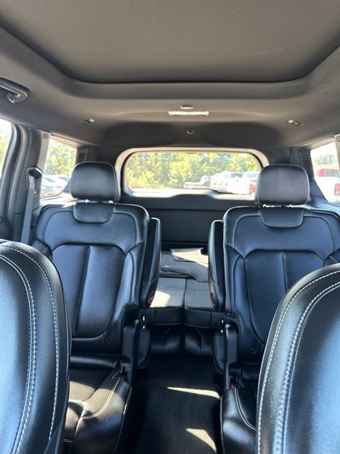Used 2025 Jeep Grand Cherokee L Limited w/ Black Appearance Package AWD/4WD image 26