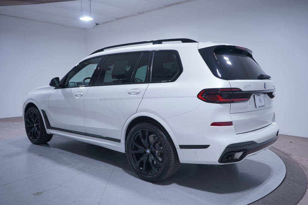 Used 2026 BMW X7 xDrive40i w/ M Sport Package AWD/4WD image 3