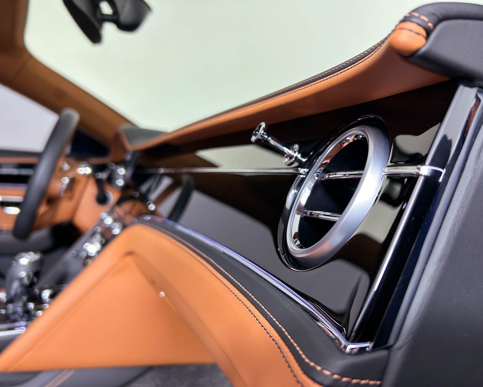 Used 2024 Bentley Flying Spur V8 image 27