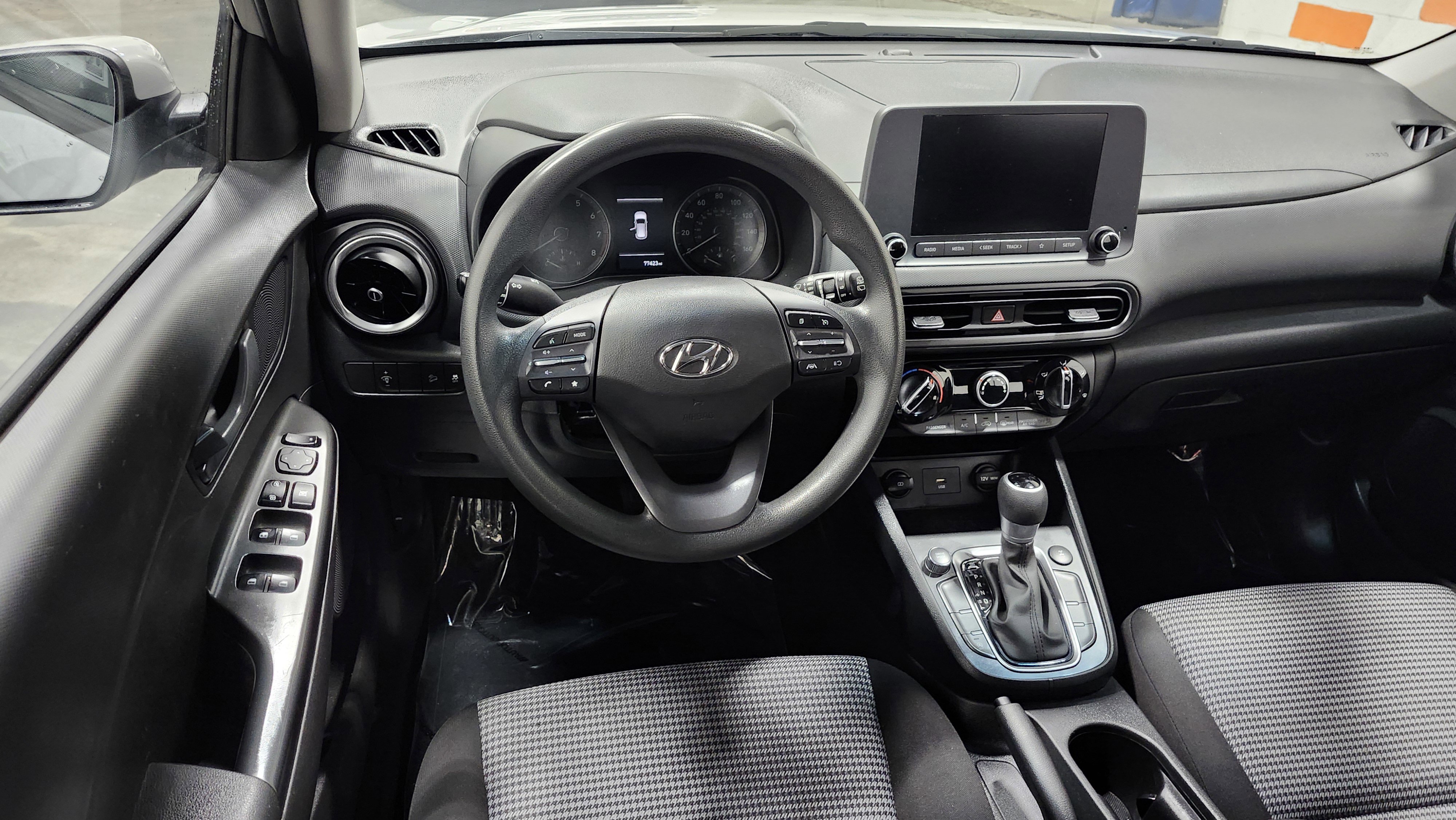 Used 2023 Hyundai Kona SE image 25