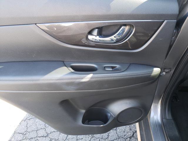 Used 2018 Nissan Rogue SV w/ Sun & Sound Touring Package AWD/4WD image 13