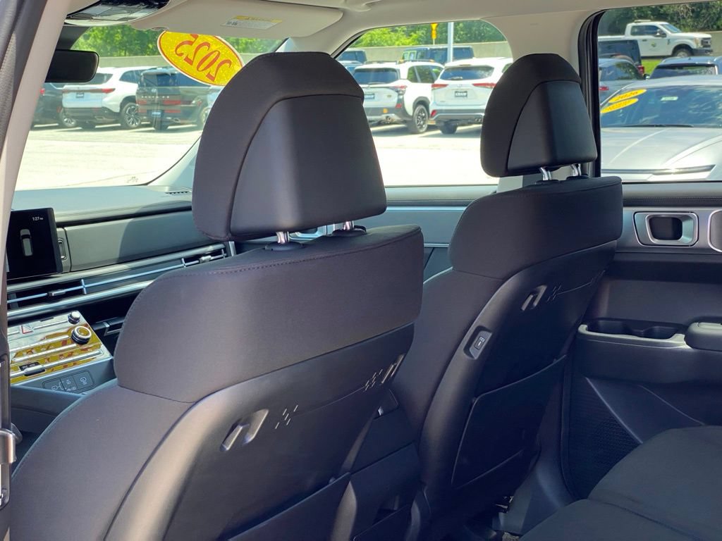Used 2025 Hyundai Santa Fe SE FWD image 27