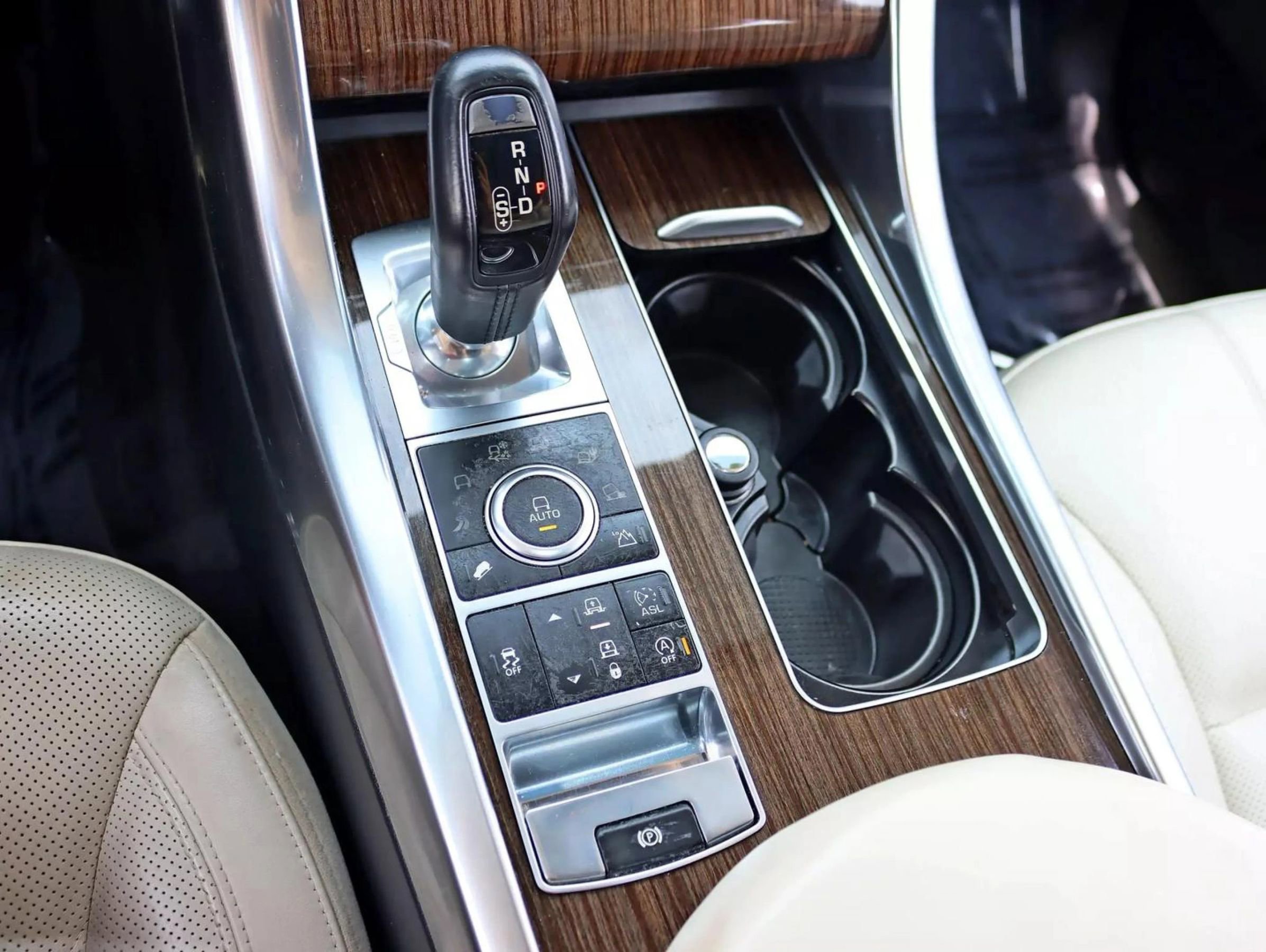 Used 2014 Land Rover Range Rover Sport Supercharged image 27