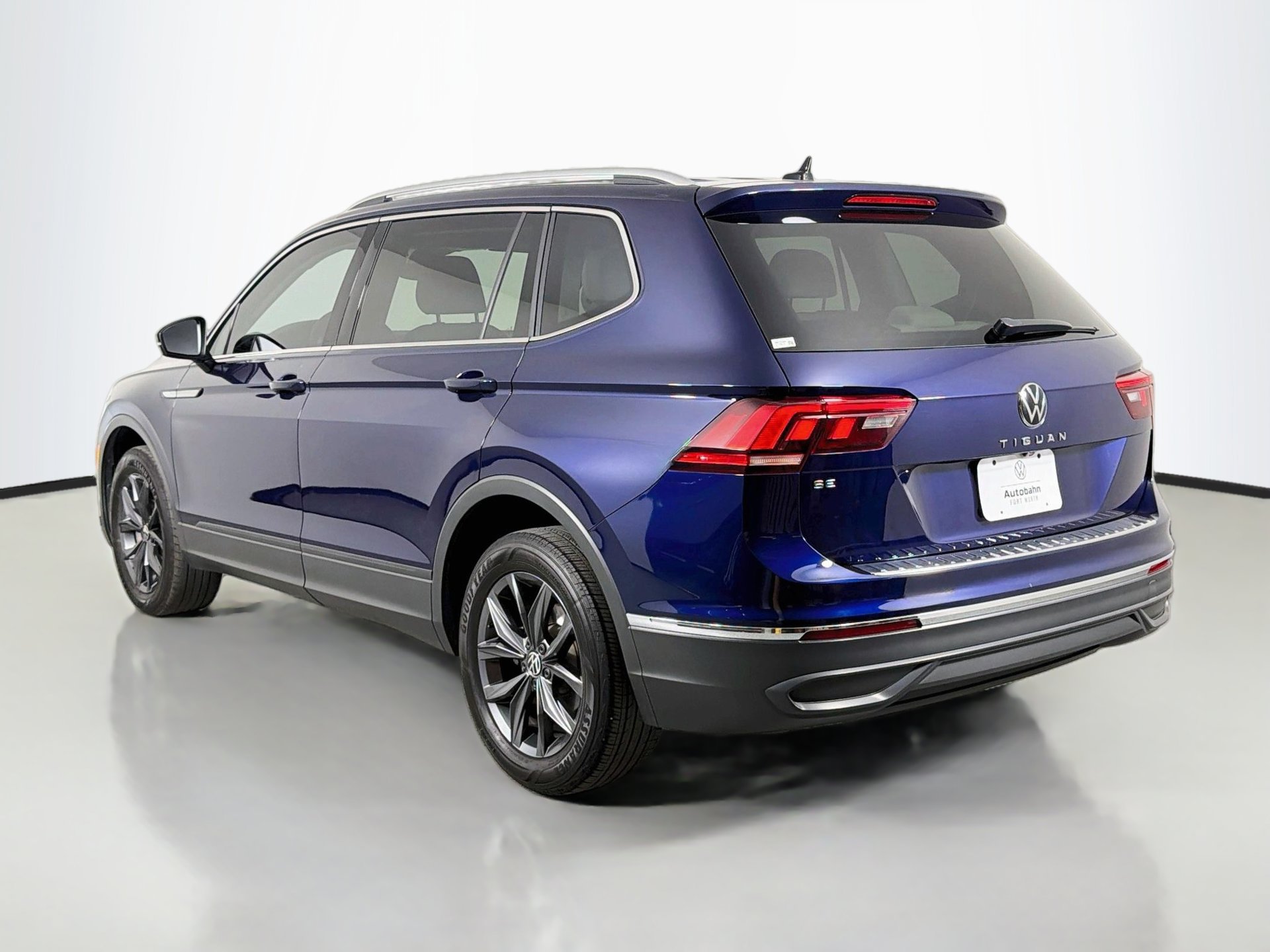 Used 2022 Volkswagen Tiguan SE FWD image 7