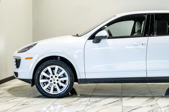Used 2017 Porsche Cayenne AWD/4WD image 18