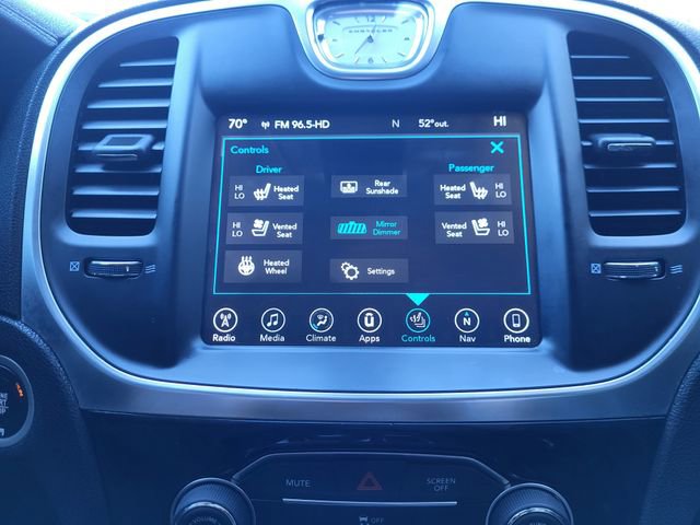 Used 2017 Chrysler 300 C image 19