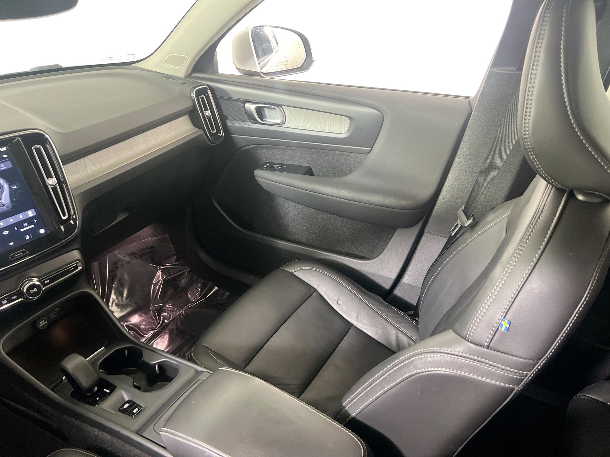 Used 2023 Volvo XC40 B5 Core w/ Climate Package image 23