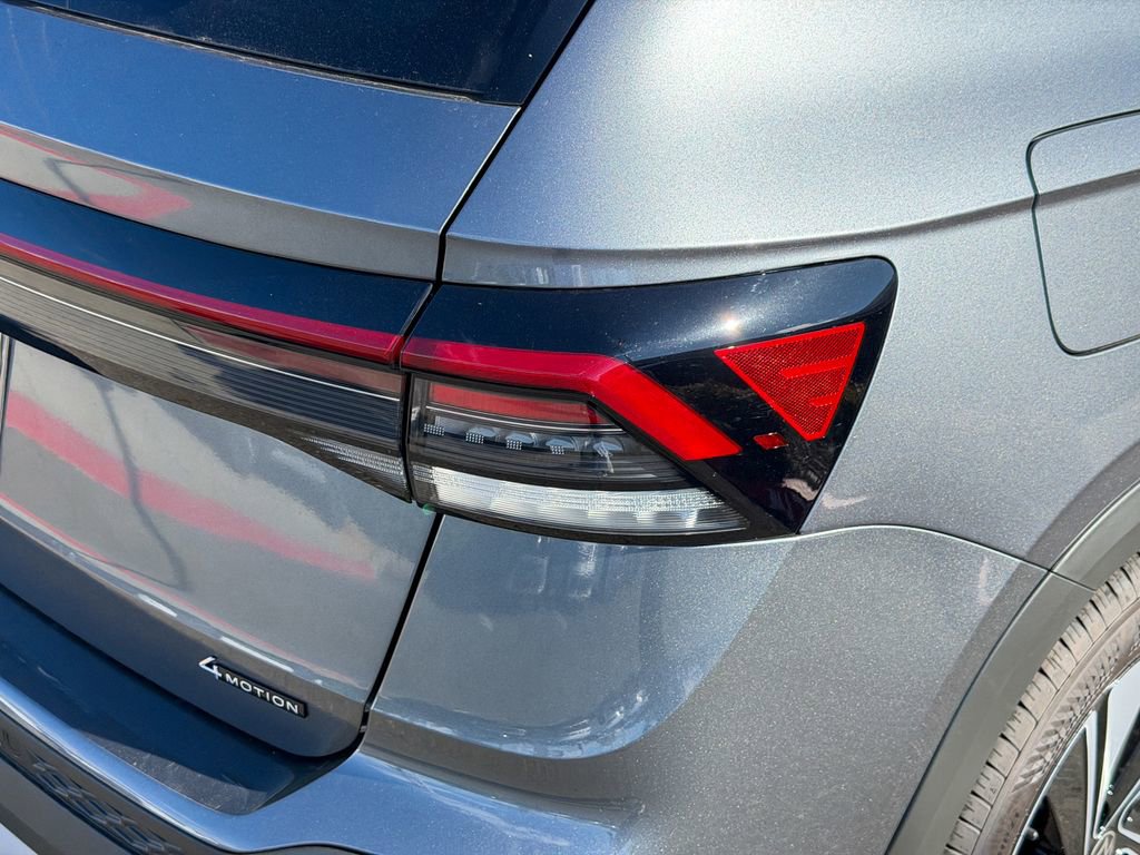 New 2026 Volkswagen Taos SE image 7