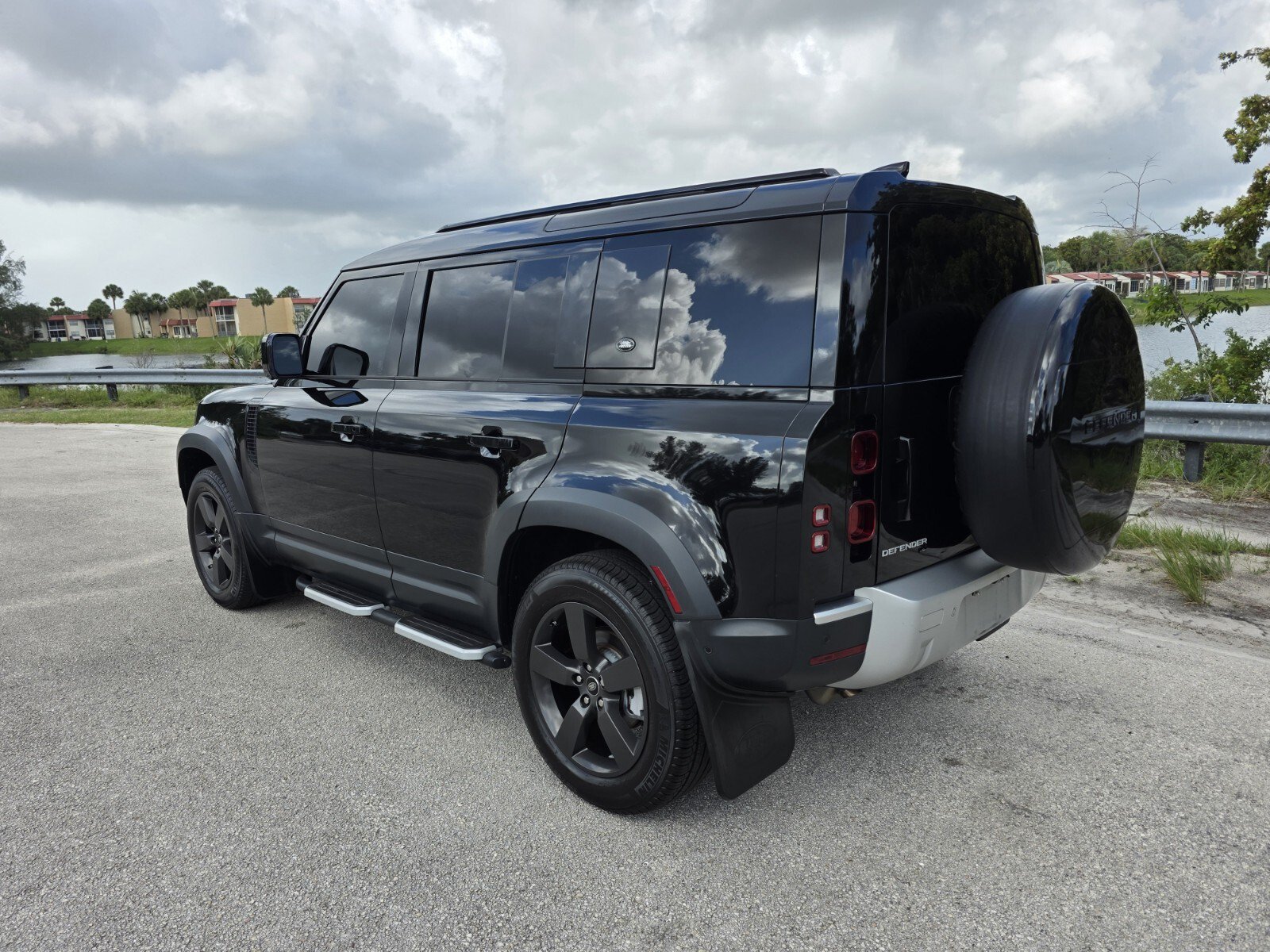 Used 2020 Land Rover Defender 110 S AWD/4WD image 2