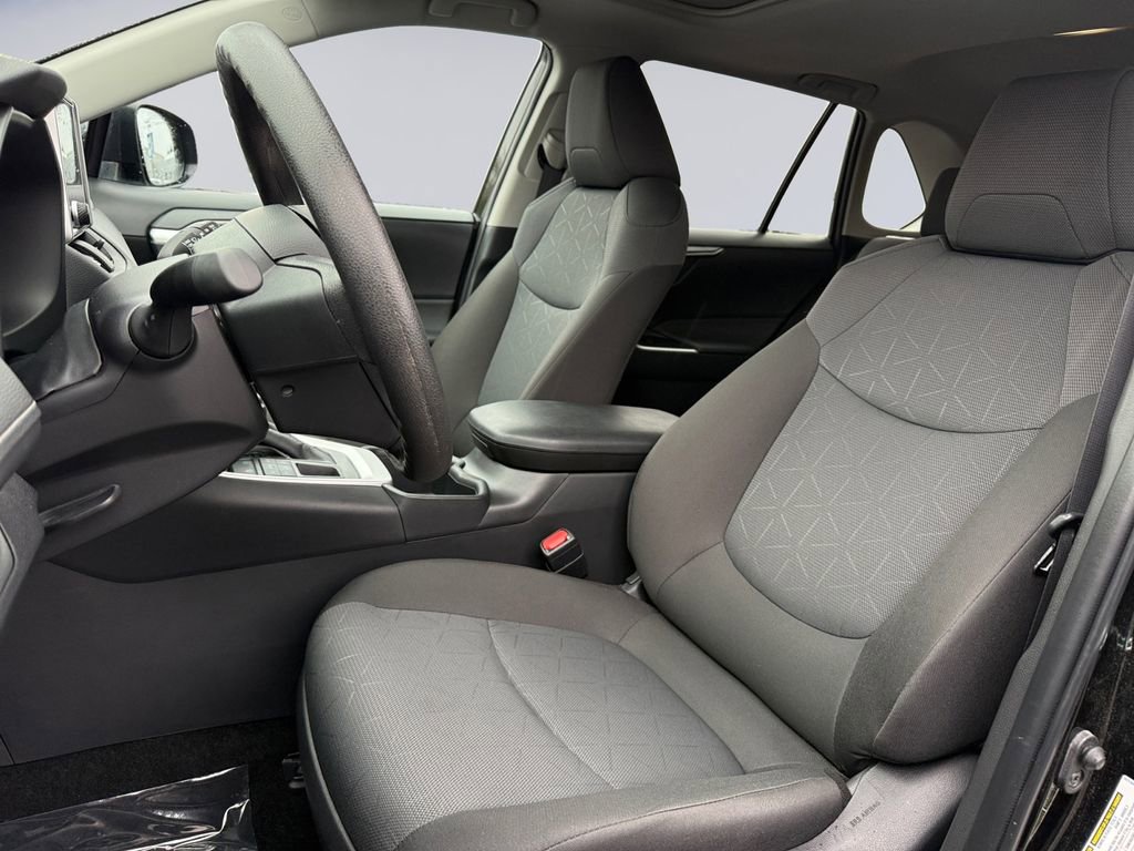 Used 2025 Toyota RAV4 XLE w/ Convenience Package image 10