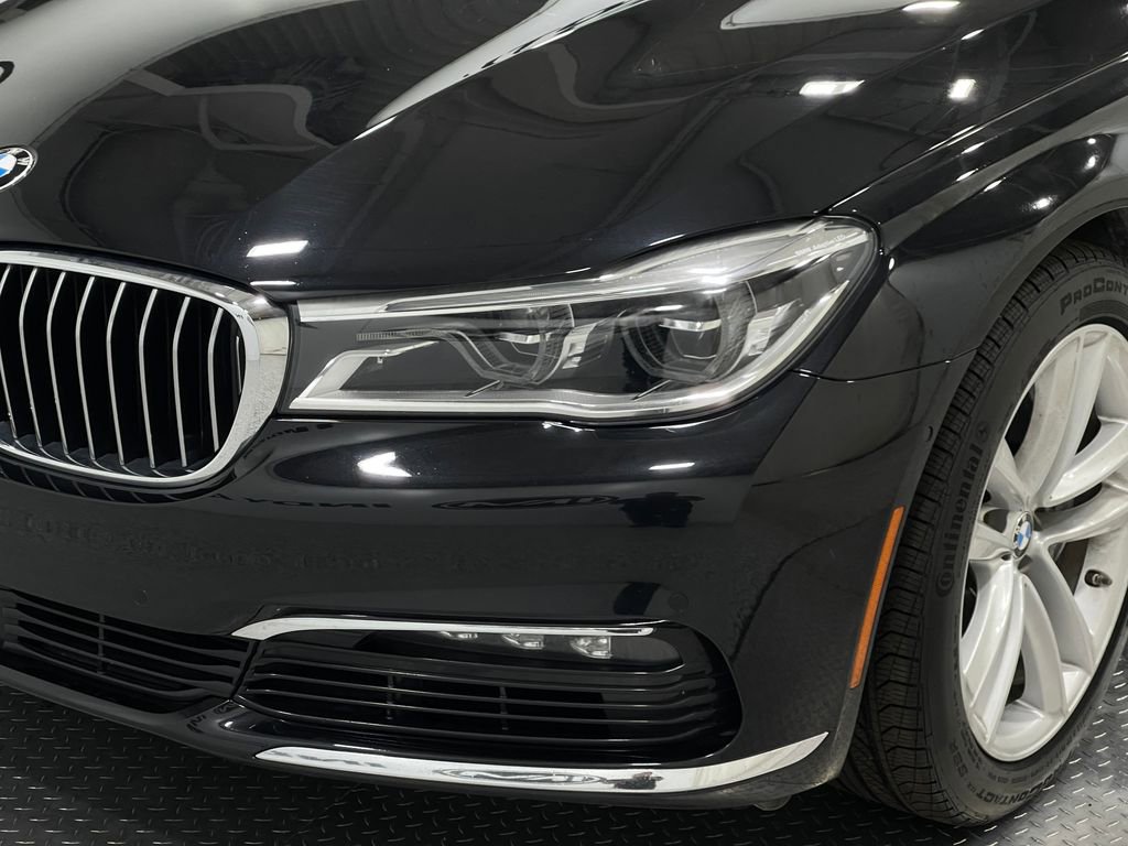 Used 2018 BMW 750i w/ Executive Package RWD image 34
