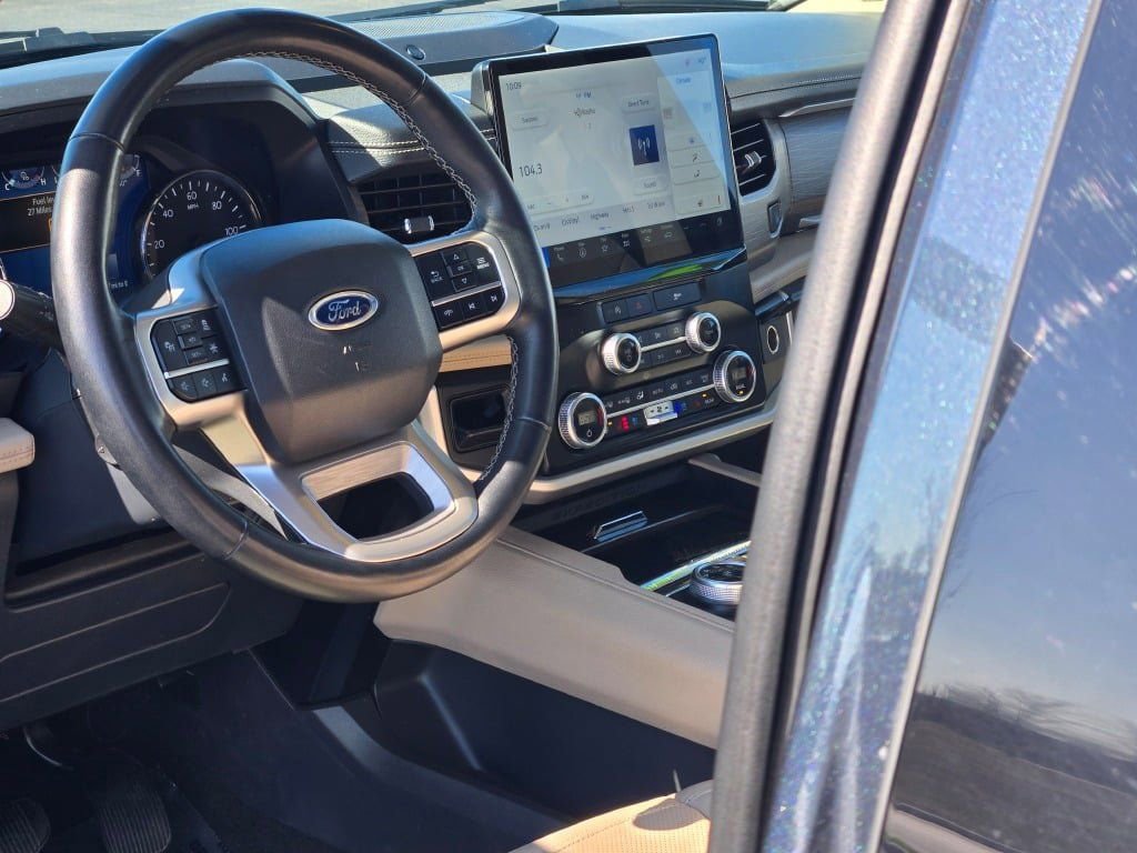 Used 2024 Ford Expedition Limited image 28