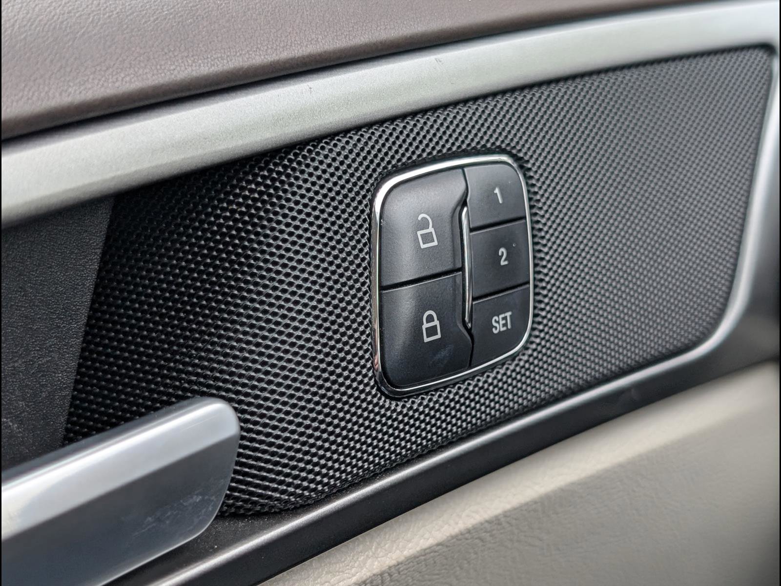 Used 2017 Ford Fusion Platinum AWD/4WD image 16