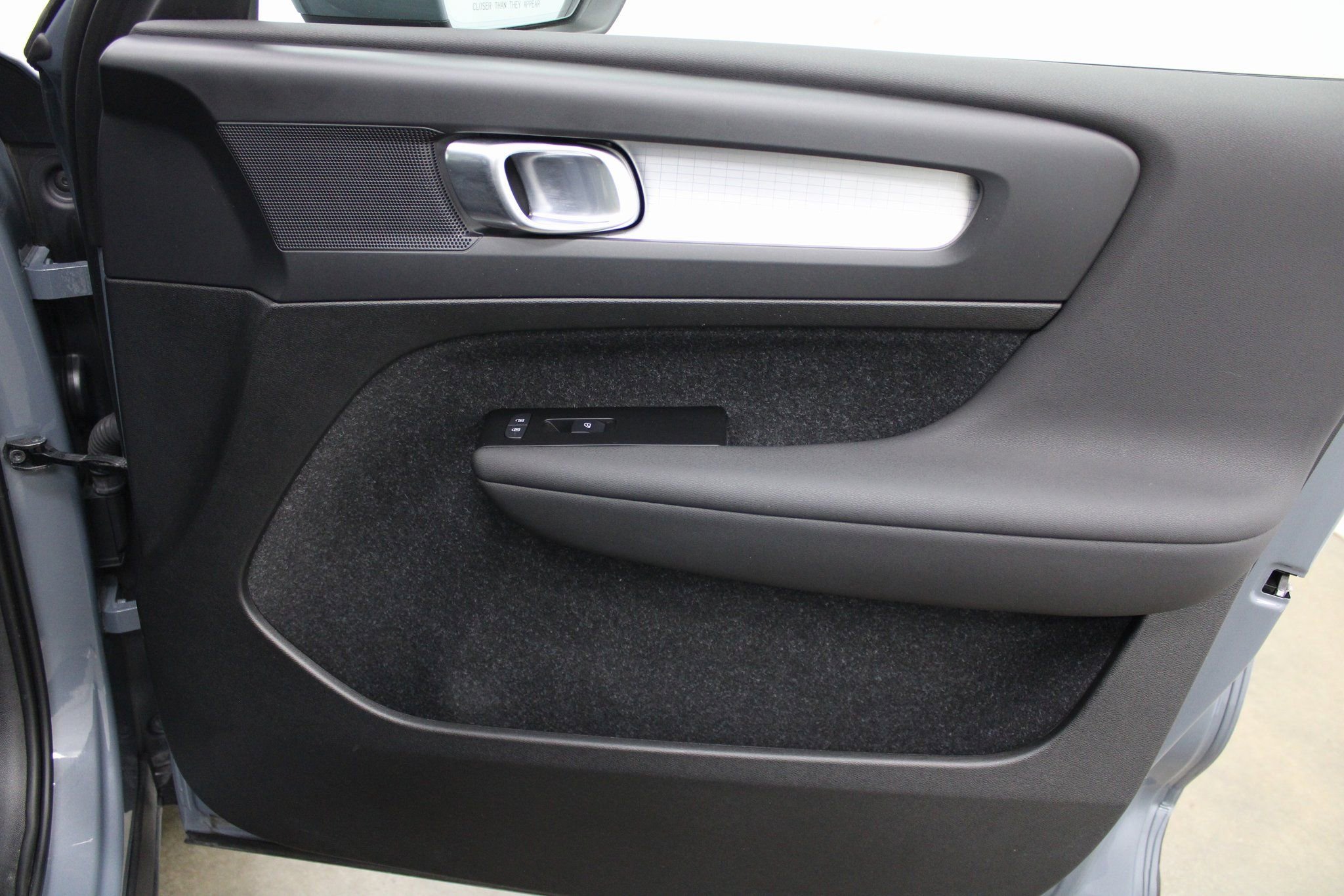 Used 2021 Volvo XC40 T5 Momentum image 30