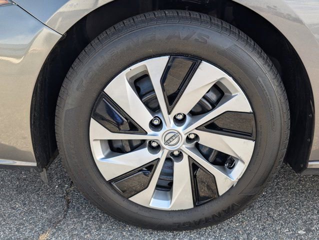 Used 2024 Nissan Altima 2.5 S image 13