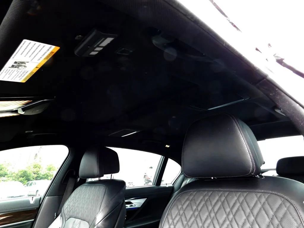 Used 2022 BMW 740i xDrive w/ M Sport Package image 18