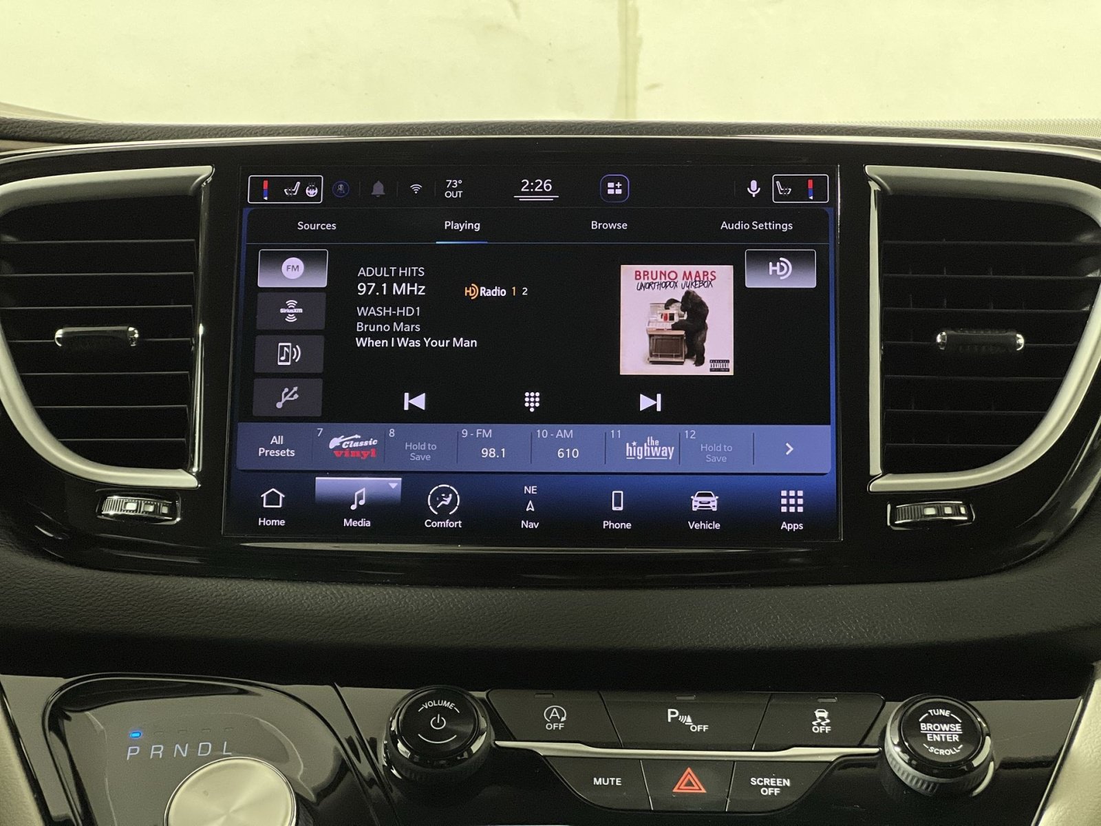 Used 2022 Chrysler Voyager LX FWD image 18