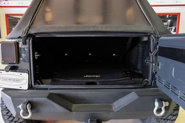 Used 2017 Jeep Wrangler Unlimited Willys image 8