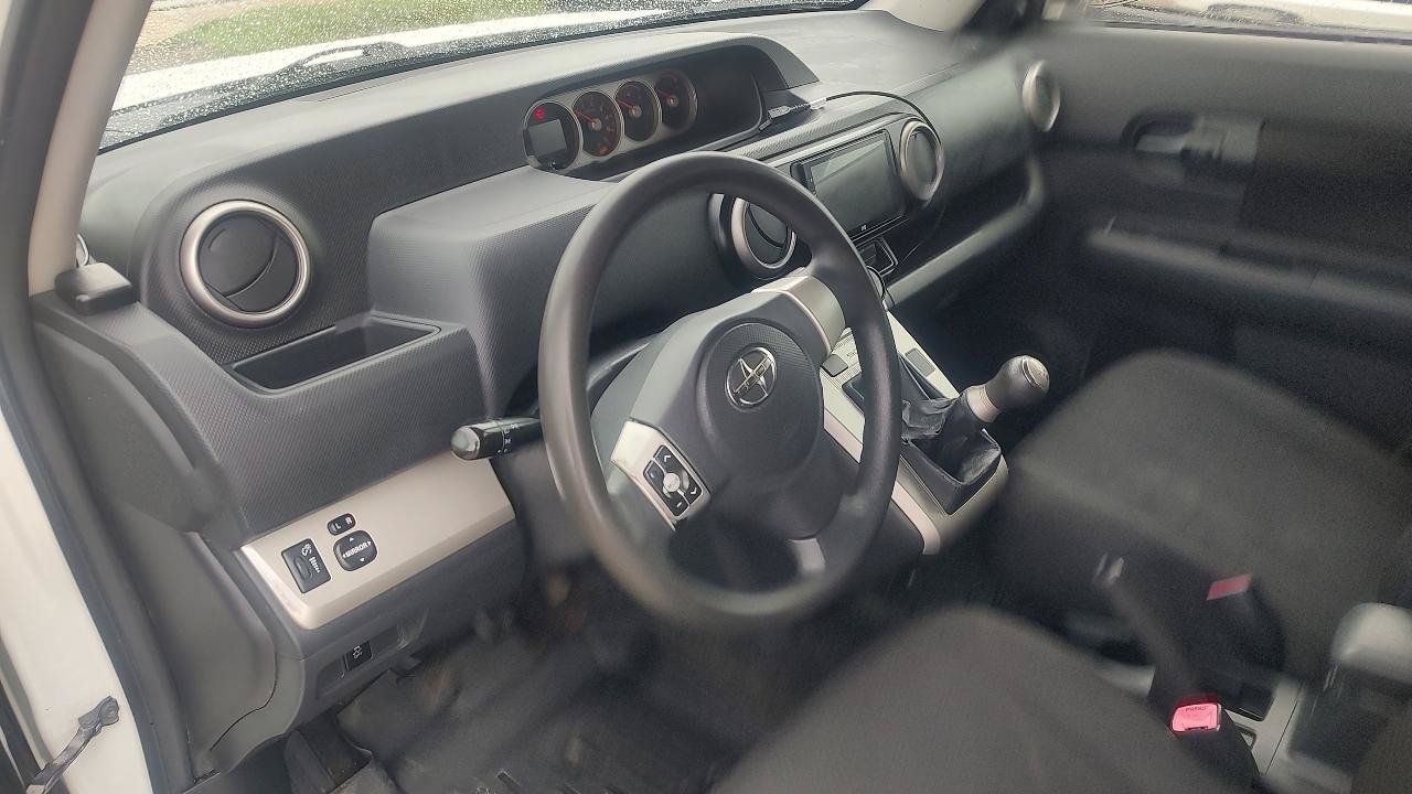 Used 2010 Scion xB FWD image 11