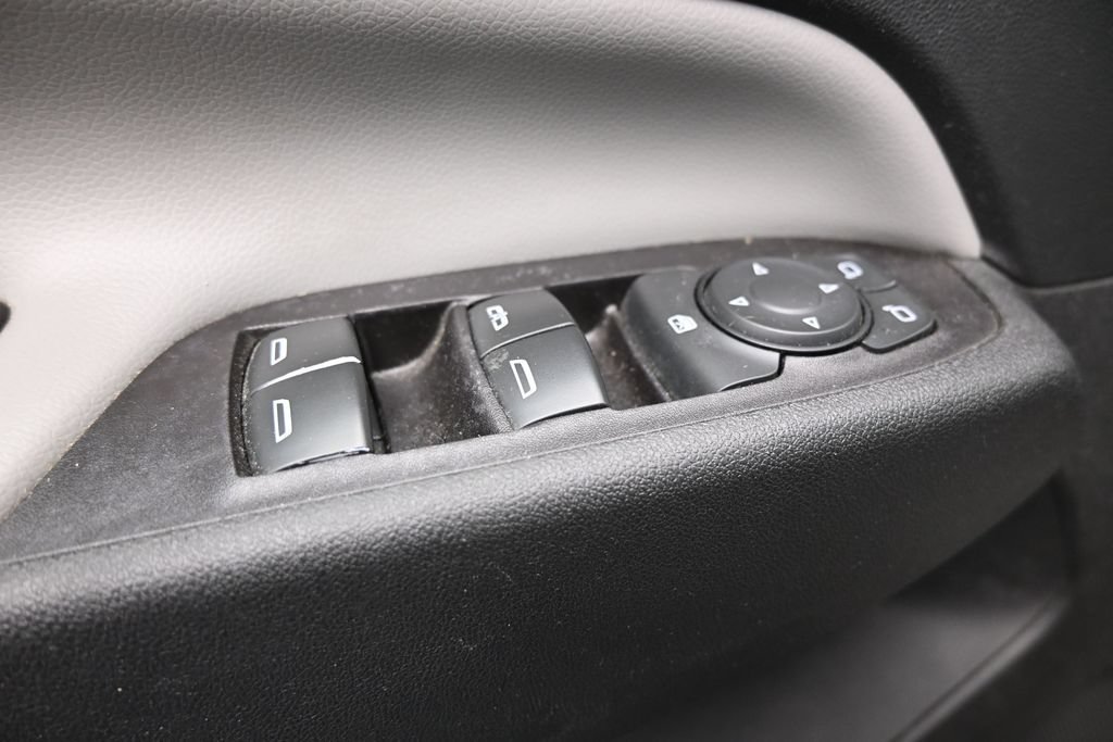 Used 2021 Chevrolet Equinox LT w/ Driver Convenience Package AWD/4WD image 11