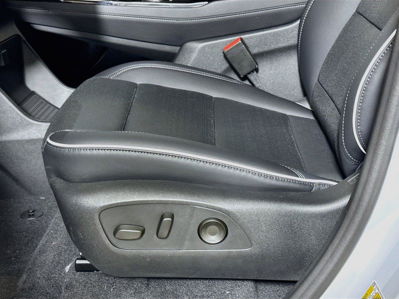 New 2027 Buick Enclave Sport Touring w/ Power Package FWD image 17