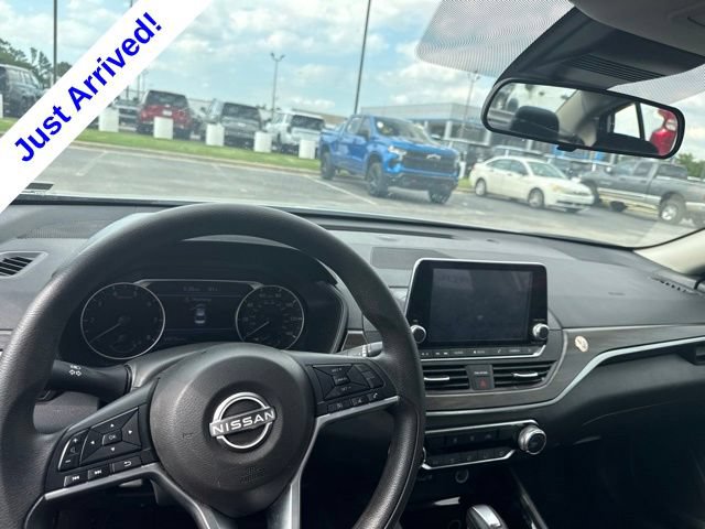 Used 2024 Nissan Altima 2.5 SV FWD image 10