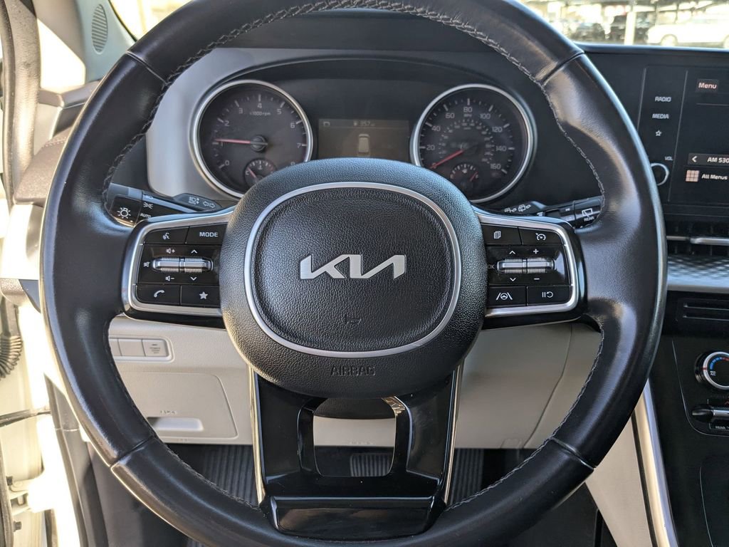 Used 2024 Kia Carnival LX image 16