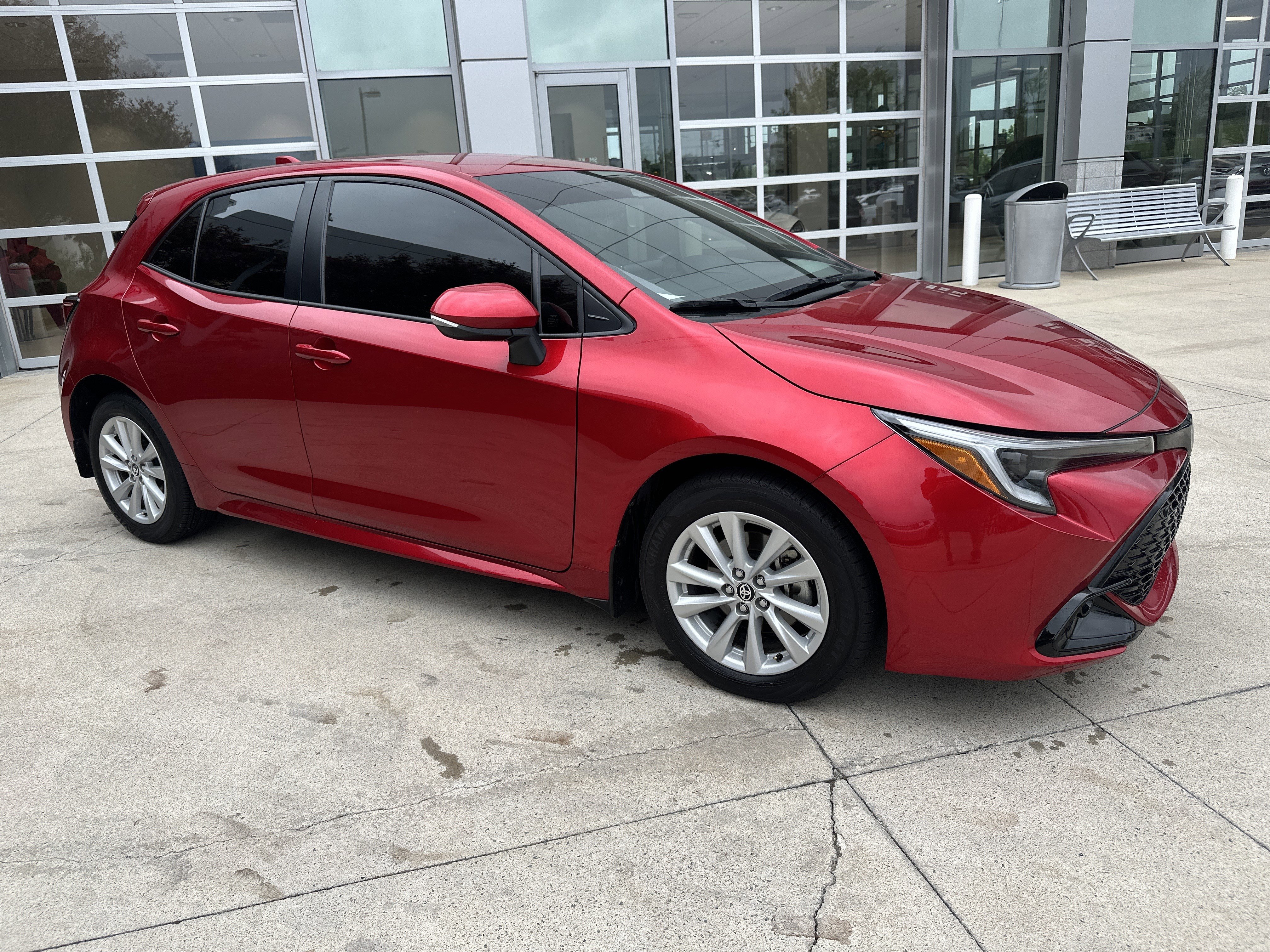 Used 2025 Toyota Corolla SE FWD image 2
