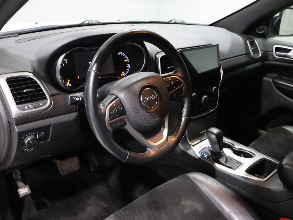 Used 2018 Jeep Grand Cherokee Altitude AWD/4WD image 16