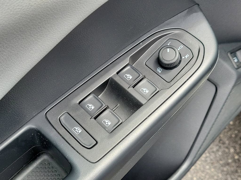 Used 2023 Volkswagen Taos SE image 18